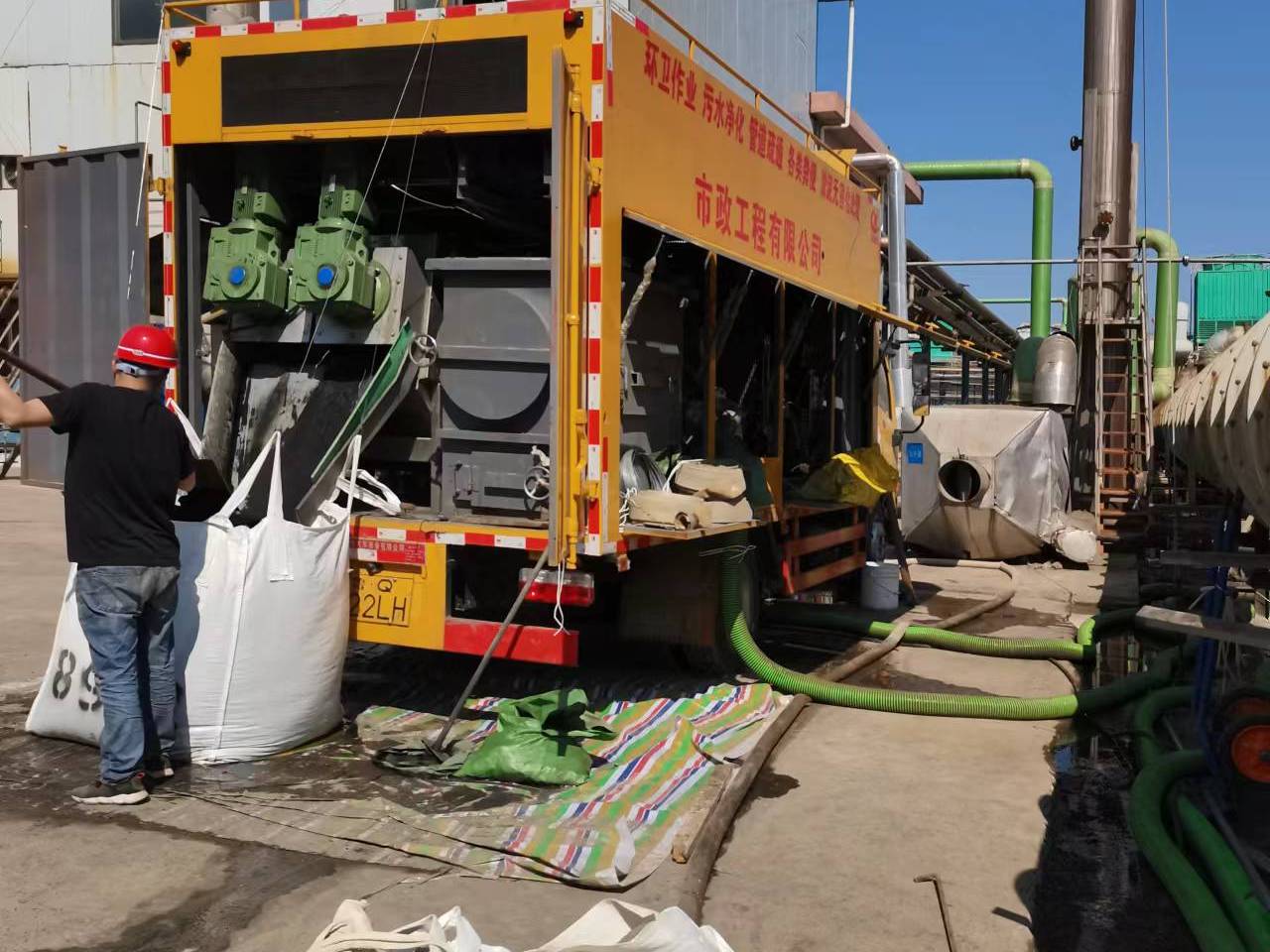 多祥镇淤泥压干处理