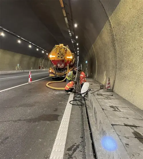 多祥镇隧道排水渠清淤